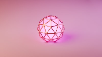 红白相间的足球